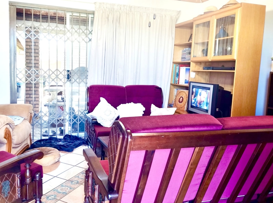 4 Bedroom Property for Sale in Fraaiuitsig Western Cape